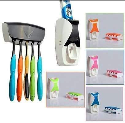 Wall Mounted Plastic Dust Proof Automatic Toothpaste Dispenser
